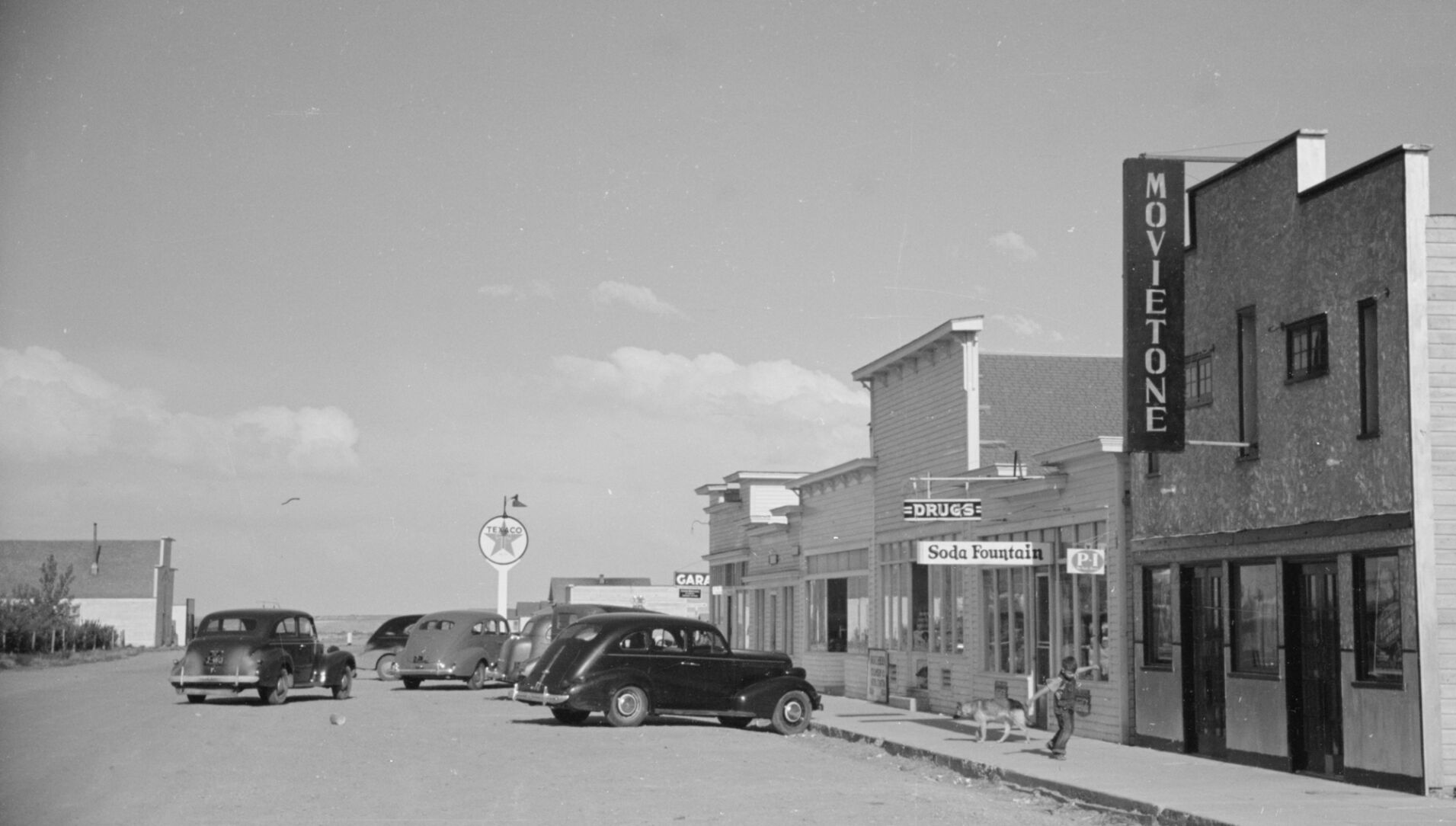 2000-orig-Rothstein-Main-street,-Fairfield,-Montana-Summer-1939-8a11239a.jpg